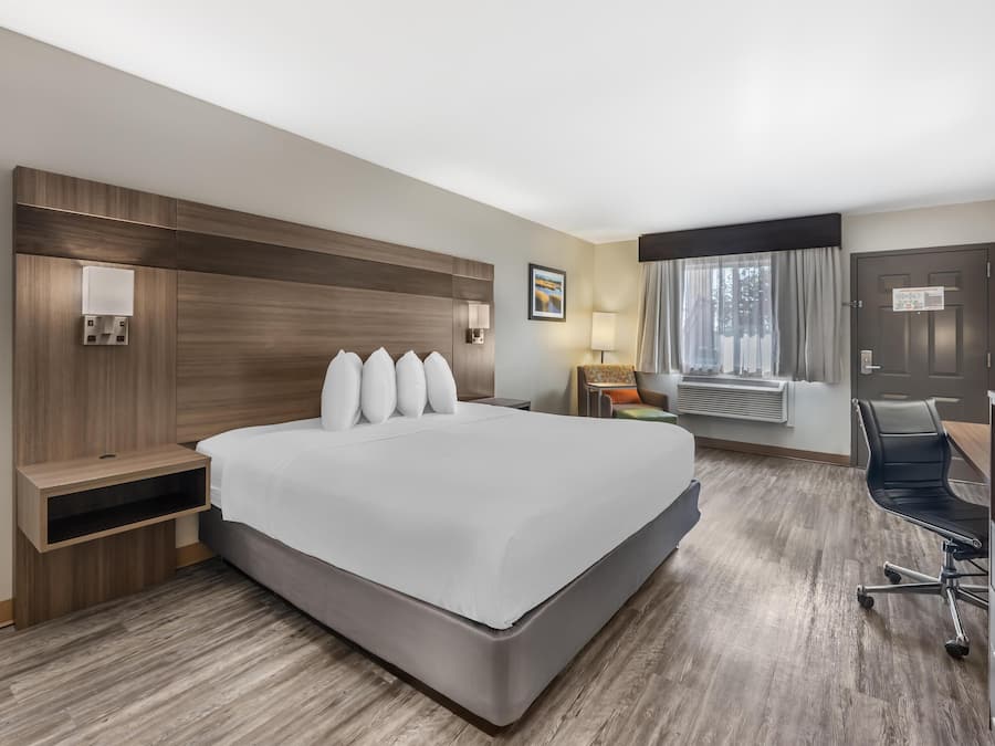 Standard Room, 1 King Bed, Non Smoking, Refrigerator & Microwave