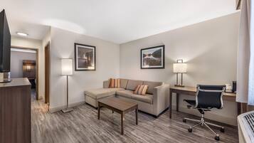 Deluxe-Suite, 1 King-Bett und Schlafsofa, Nichtraucher, Kühlschrank und Mikrowelle (with Sofabed) | Hochwertige Bettwaren, Schreibtisch, laptopgeeigneter Arbeitsplatz