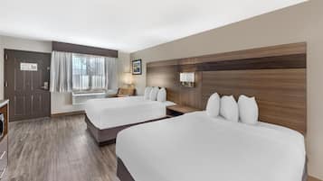 Kamar Standar, 2 Tempat Tidur Queen, akses difabel, bathtub | Seprai premium, meja kerja, dan ruang kerja ramah laptop