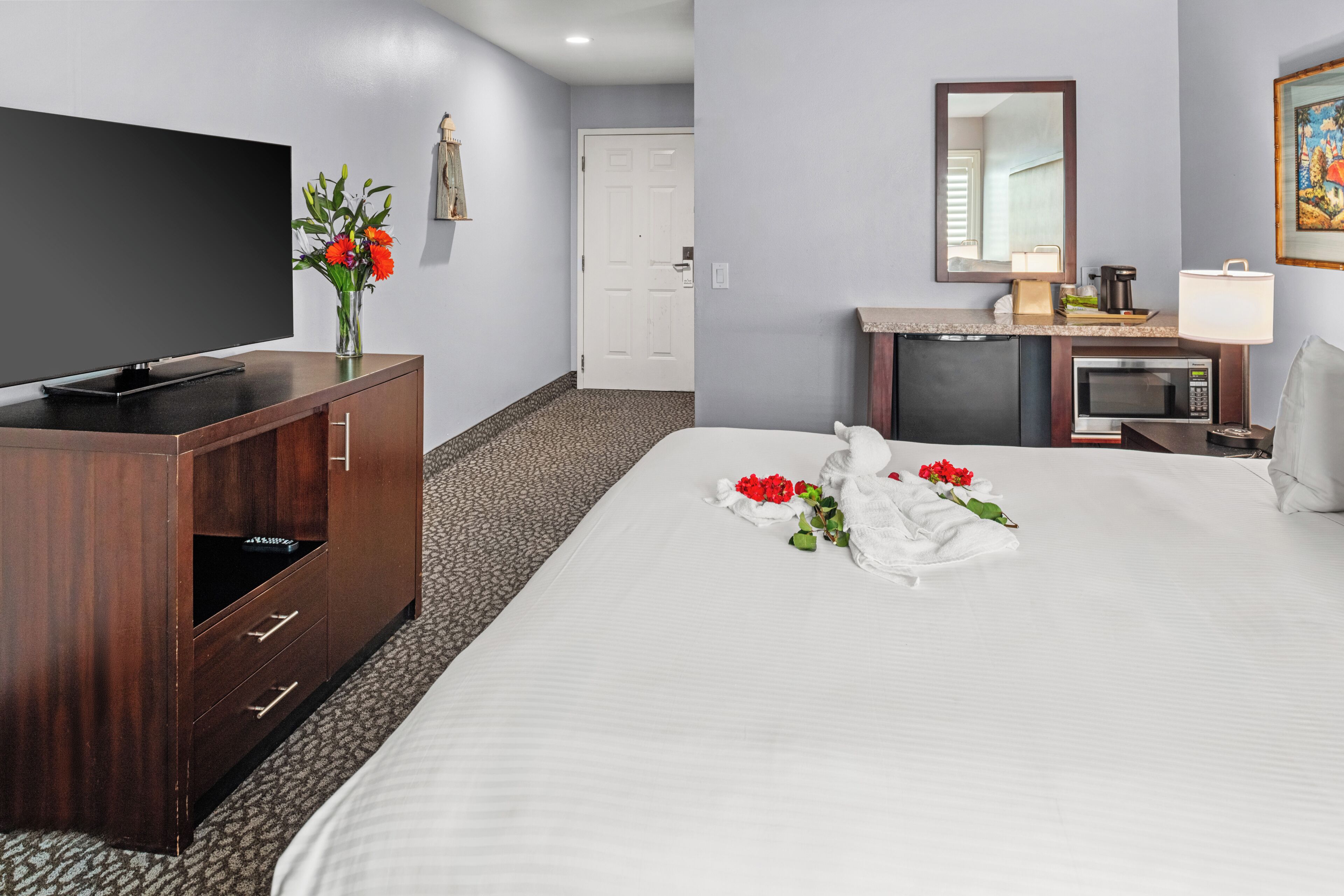 Deluxe Room, 1 King Bed, Accessible, Non Smoking | Premium bedding, pillowtop beds, blackout drapes, soundproofing