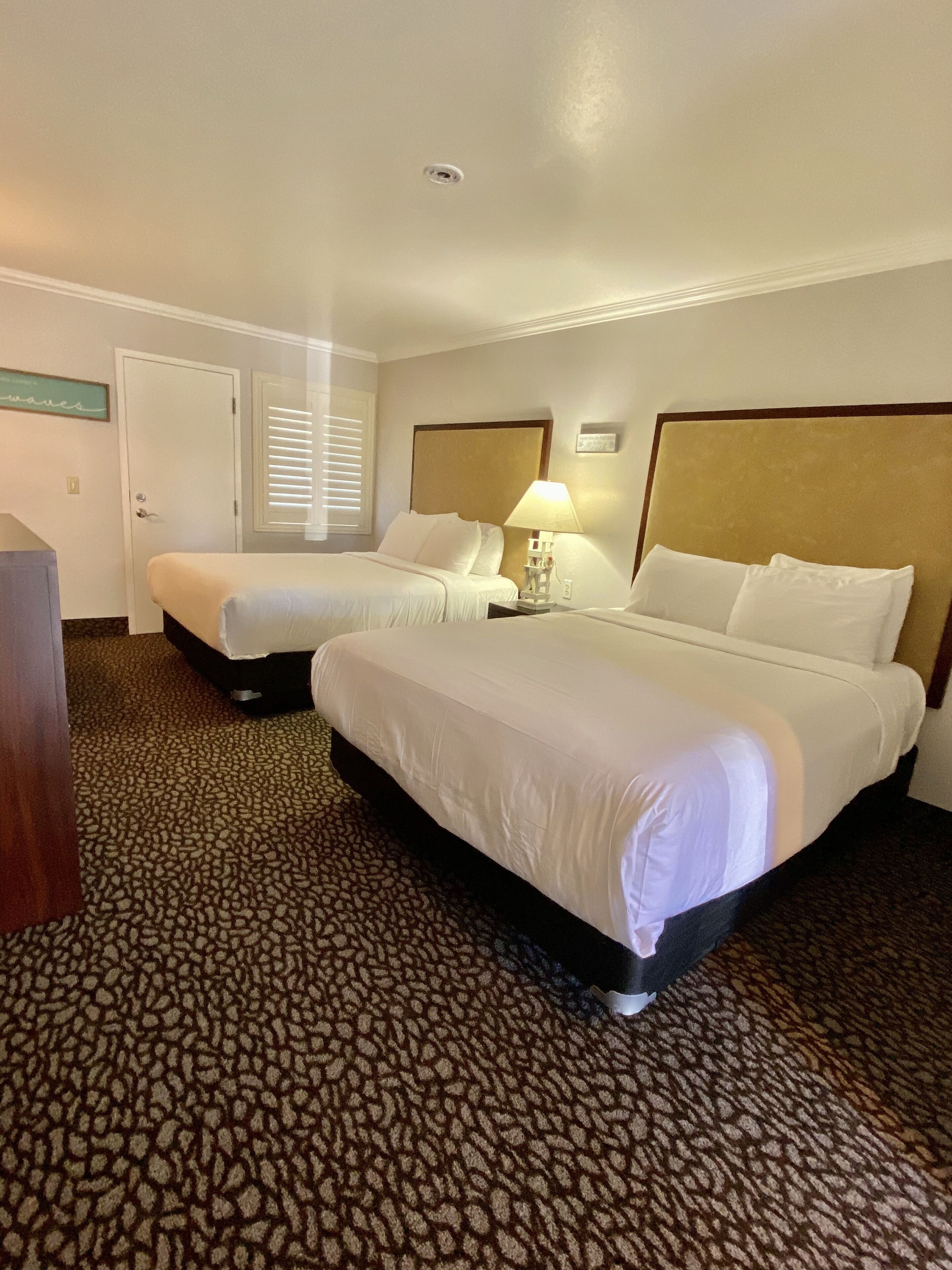 deluxe double room, 2 double beds, non smoking | 1 bedroom, premium bedding, pillow-top beds, blackout curtains