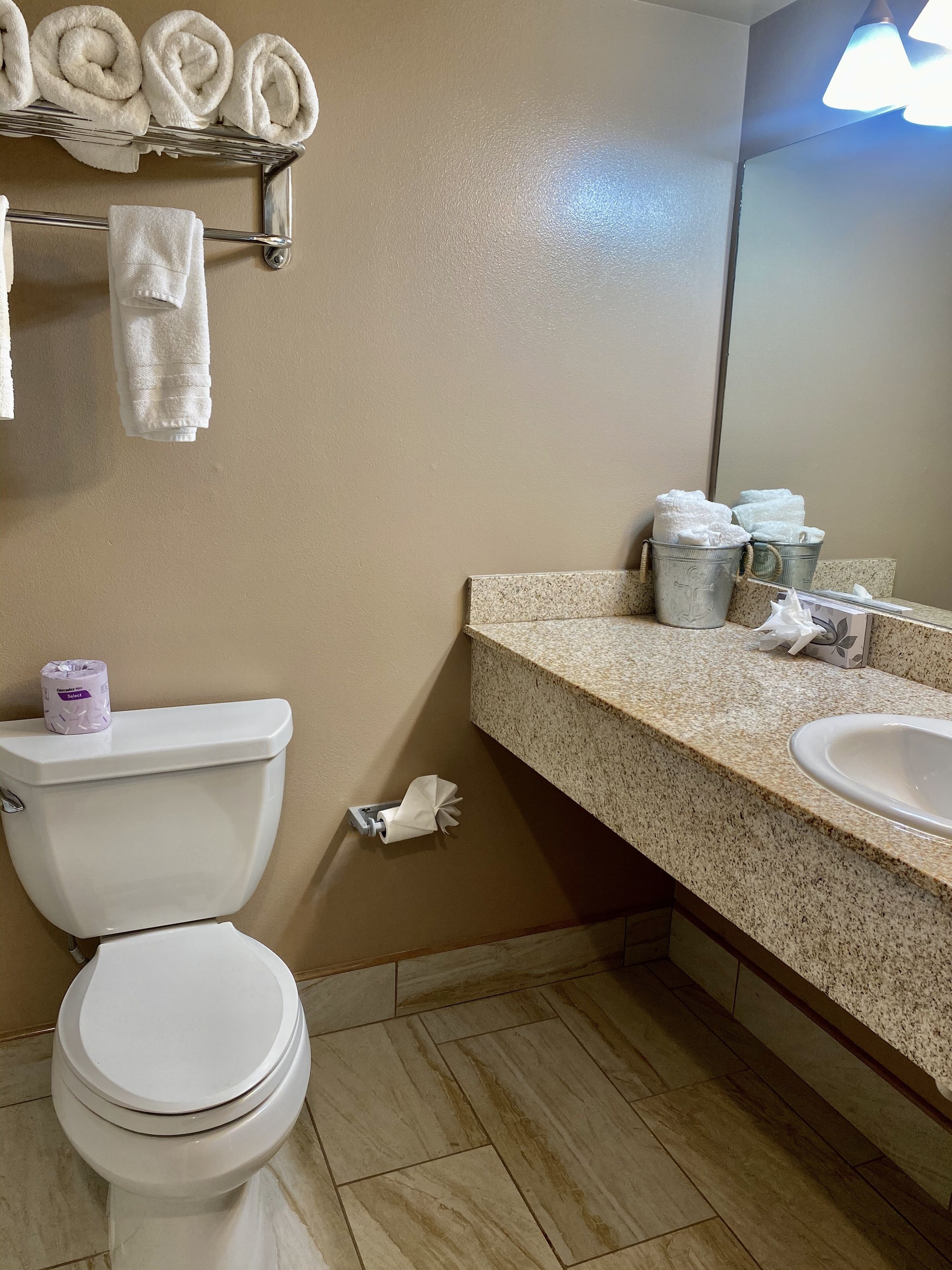 deluxe double room, 2 double beds, non smoking | bathroom | combined shower/bathtub, hair dryer, towels