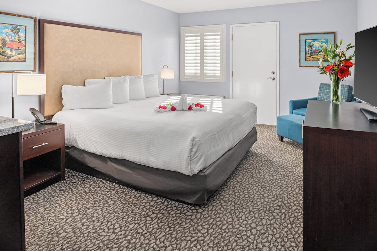 Deluxe Room, 1 King Bed, Accessible, Non Smoking