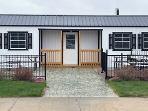 Front of property - Trade Winds Motel (Valentine)