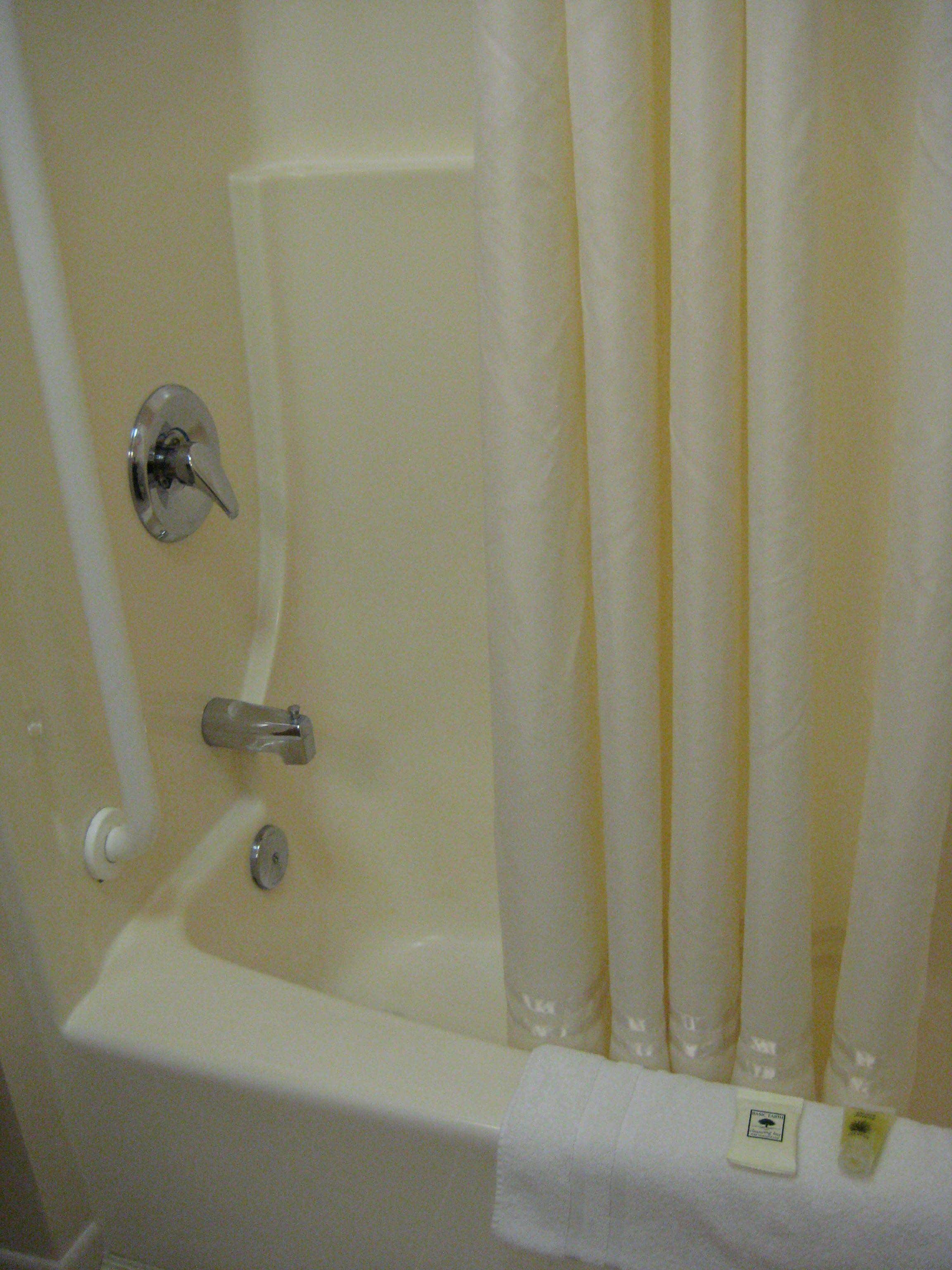 Standard Room | Bathroom shower