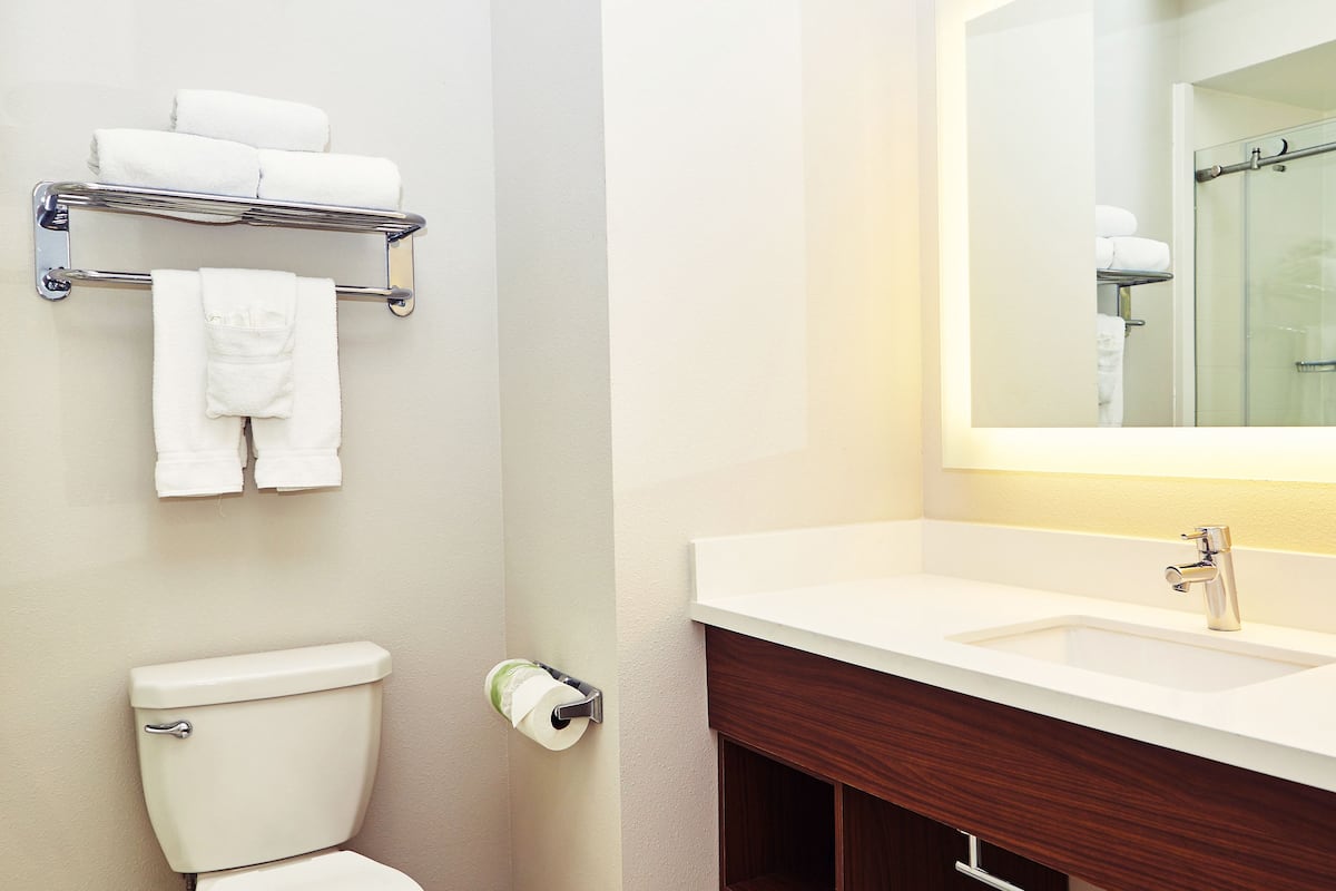 Hair dryer, towels