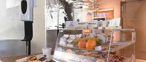 Free daily buffet breakfast
