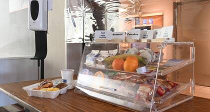 Holiday Inn Express & Suites Corona by IHG