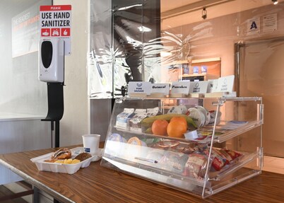 Holiday Inn Express & Suites Corona by IHG