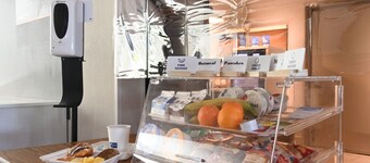 Holiday Inn Express & Suites Corona by IHG