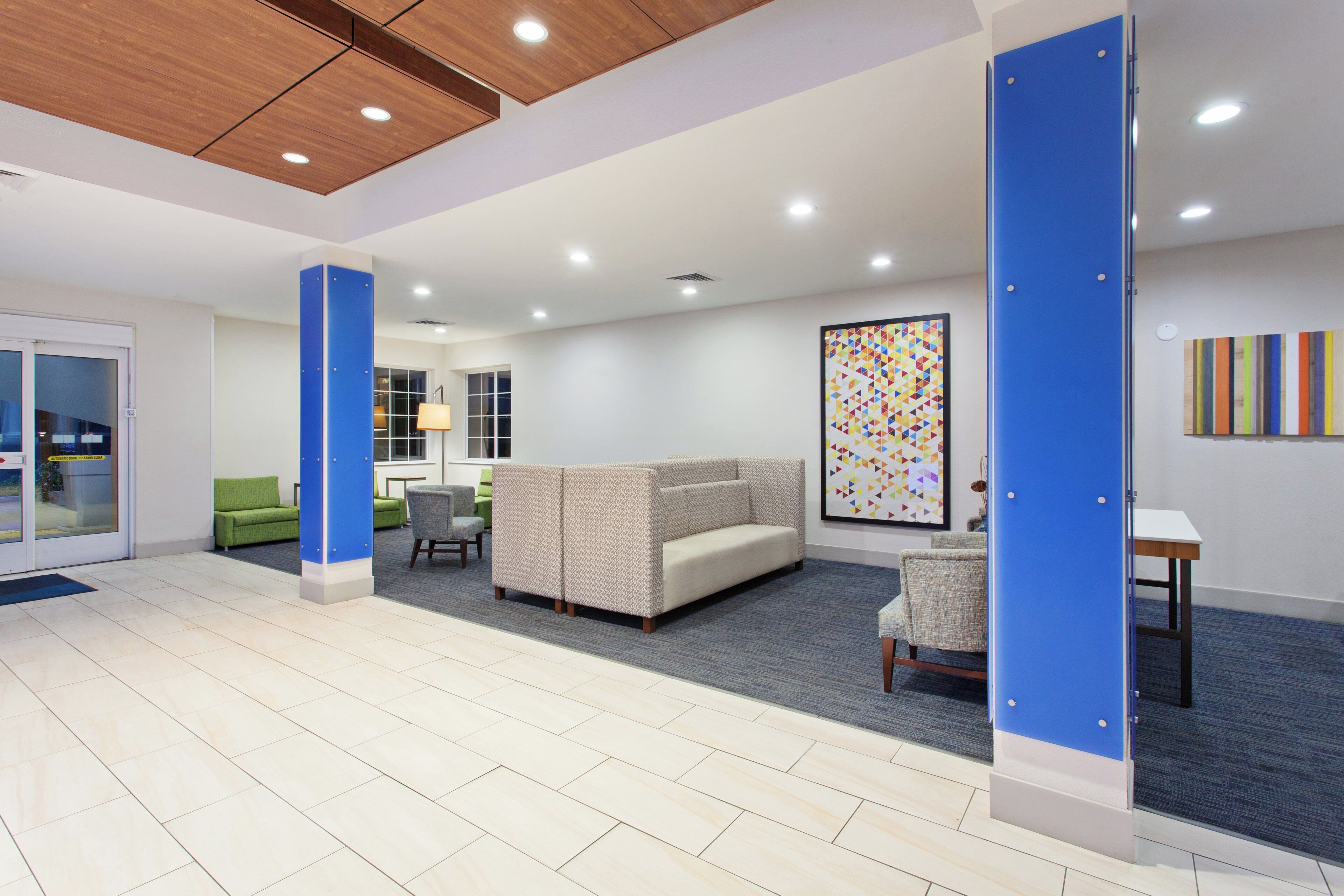 Foto - Holiday Inn Express & Suites Corona by IHG
