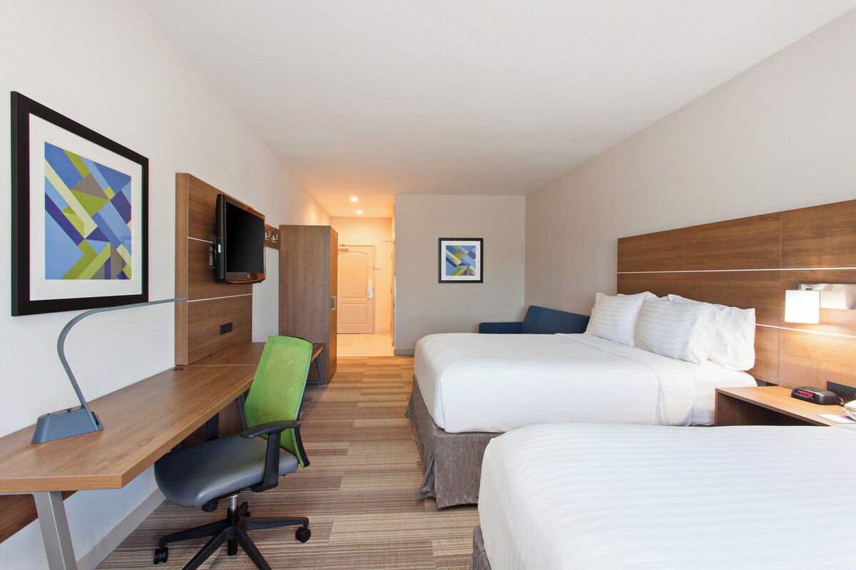 Premium bedding, pillowtop beds, in-room safe, blackout drapes
