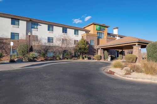 Holiday Inn Express & Suites St. George North - Zion by IHG