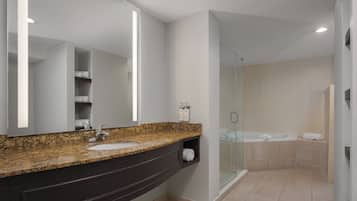 Standard Room, 1 King Bed (Extra Floor Space) | In-room safe, desk, blackout drapes, iron/ironing board