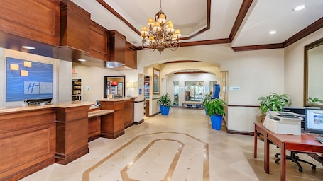 Saguão. Holiday Inn Express & Suites Kendall by IHG