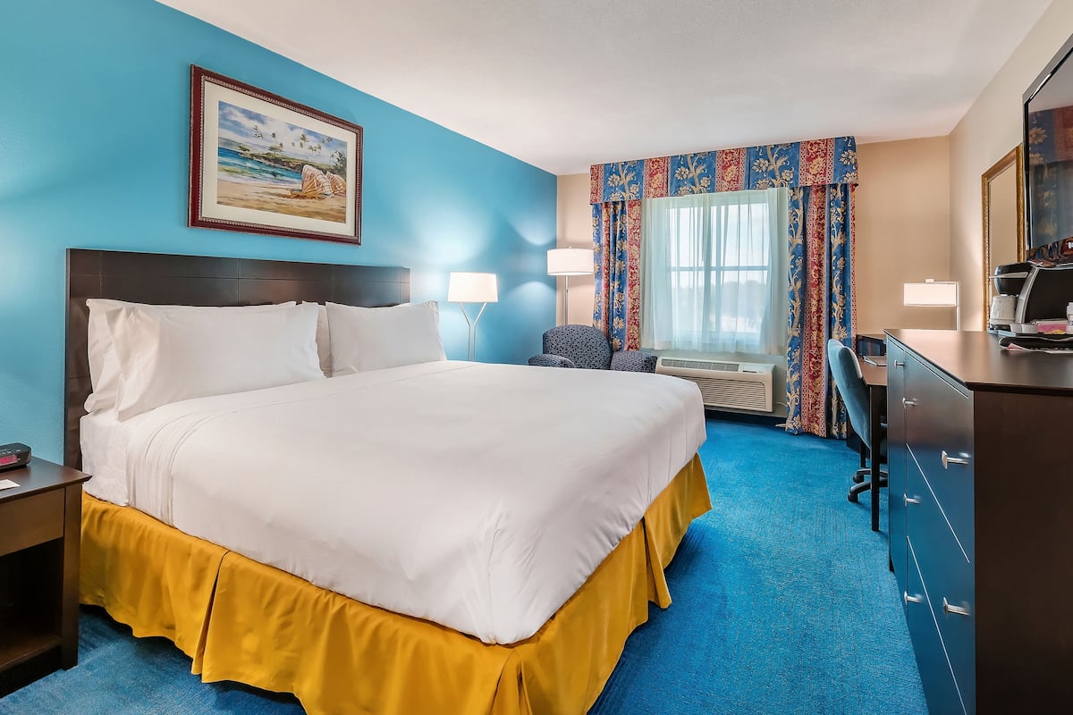 1 bedroom, in-room safe, desk, blackout curtains