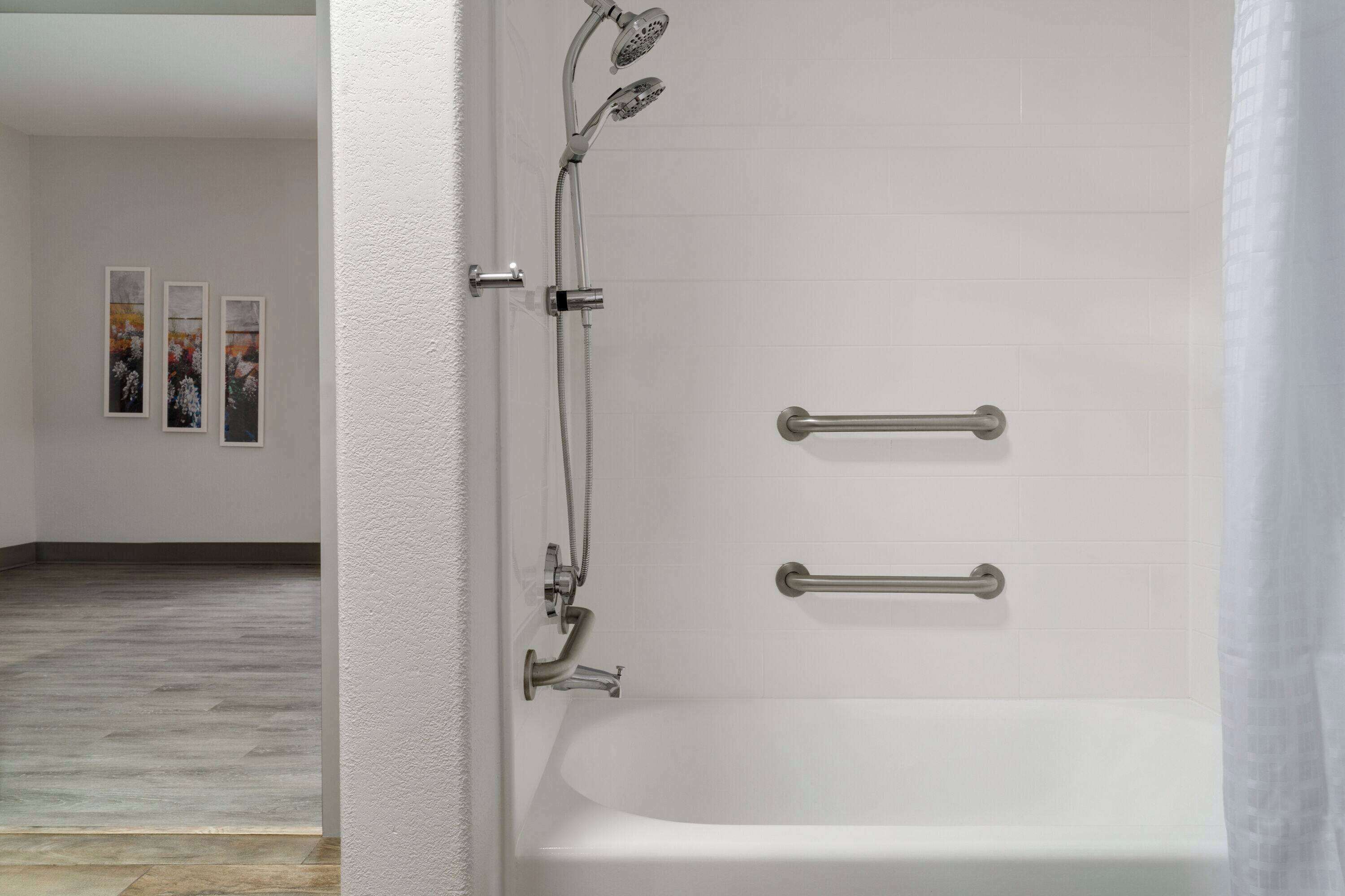 Engellilere uygun banyo