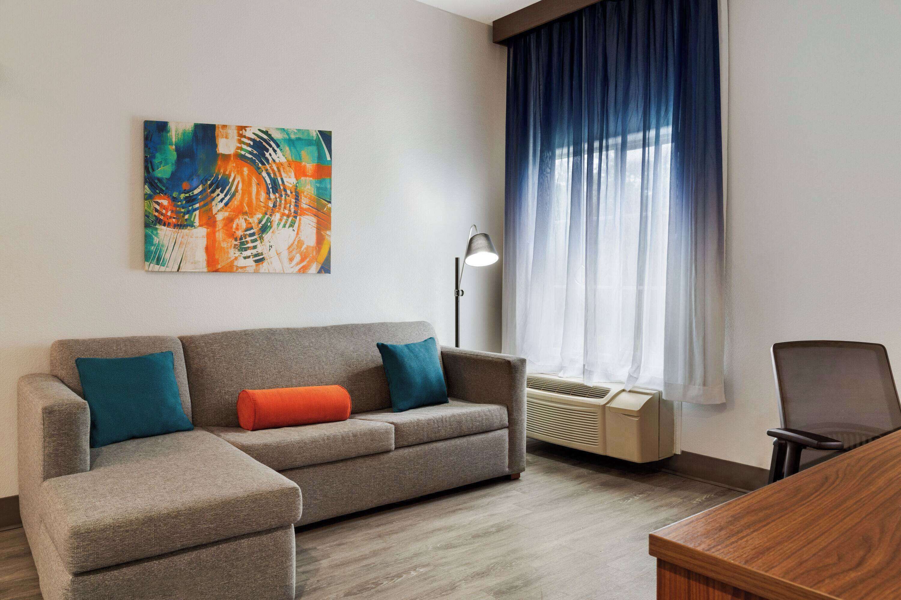 Premium bedding, desk, iron/ironing board, free cribs/infant beds