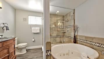 Suite, 1 King Bed (Tahoe Suite) | Bathroom | Designer toiletries, hair dryer, towels