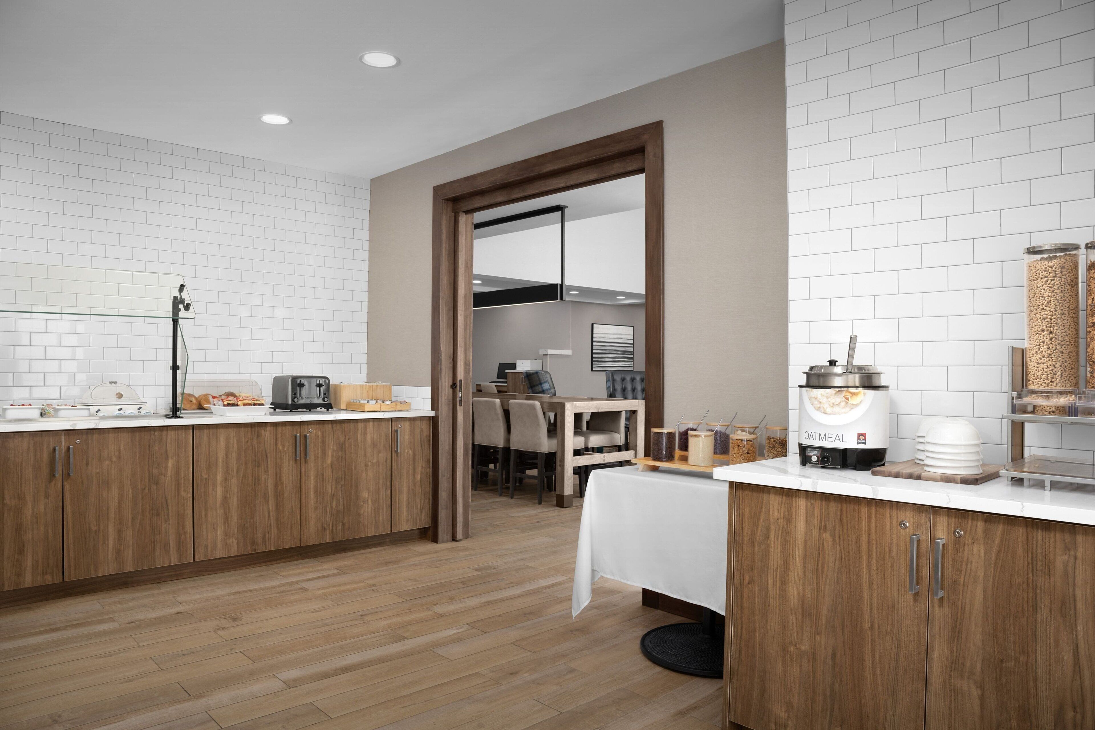 含每日吃到飽早餐