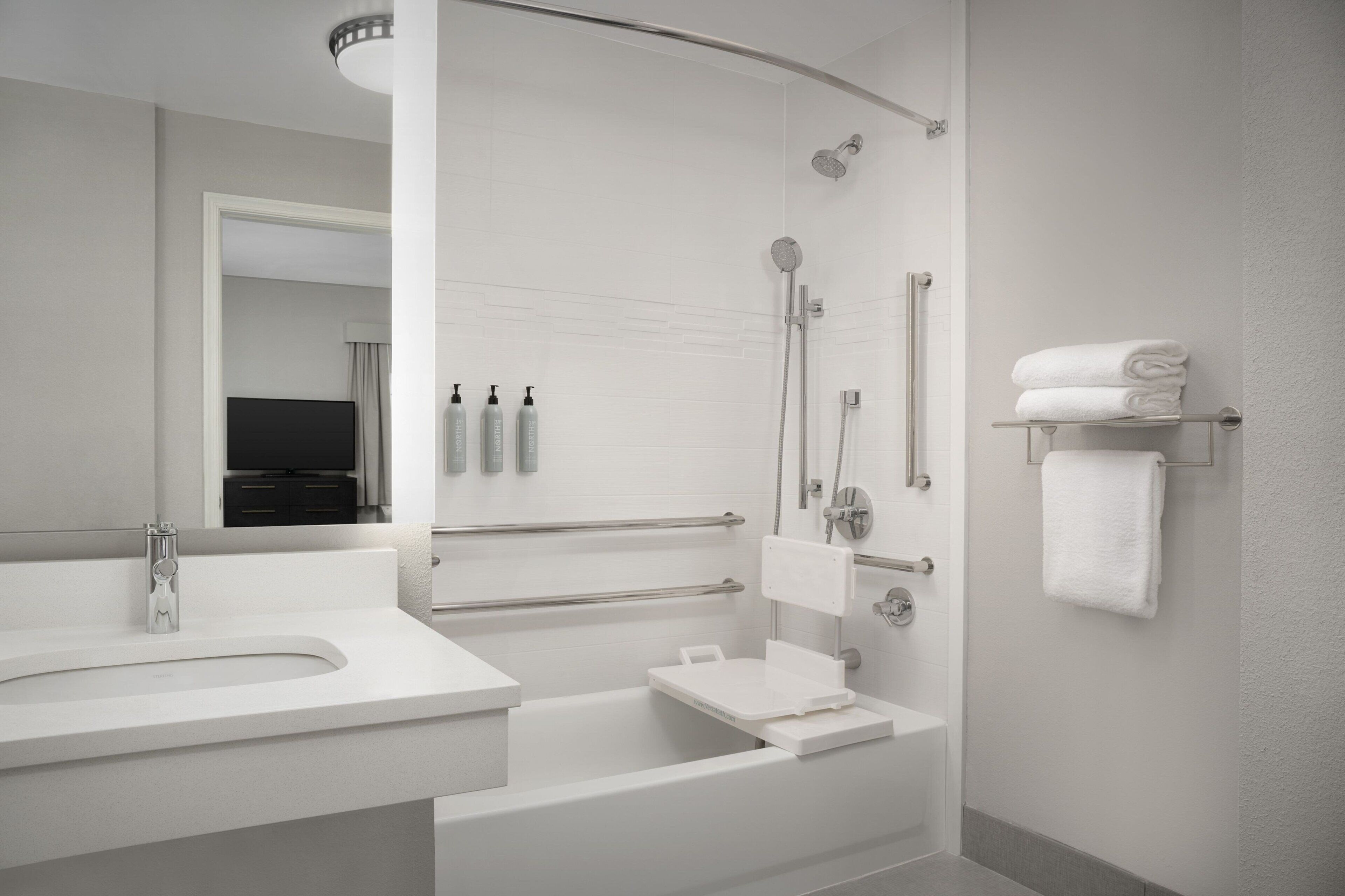 studio, 1 king bed with sofa bed | bathroom | combined shower/bathtub, free toiletries, hair dryer, towels