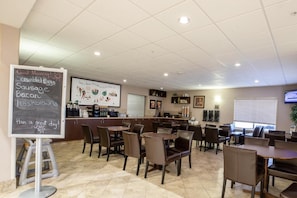 Lunch and dinner served - Oyen Canalta (Oyen)