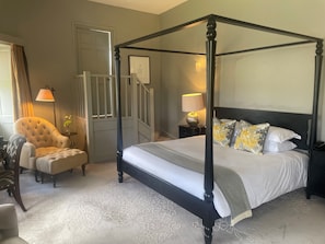 Signature Room, 1 King Bed (Main House)