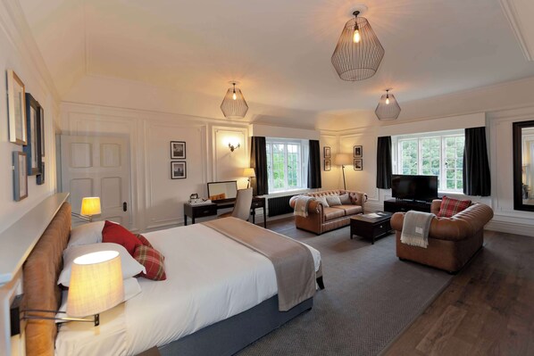 Zimmersafe, Schreibtisch, laptopgeeigneter Arbeitsplatz