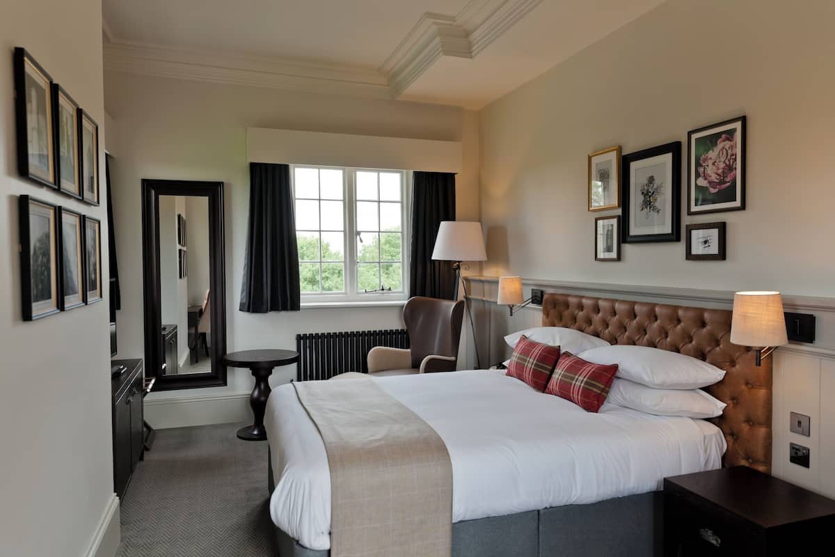 Deluxe Double Room, Annex Building | In-room safe, desk, laptop workspace, iron/ironing board