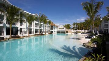 Outdoor pool, pool loungers