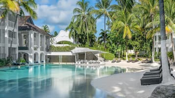 Outdoor pool, sun loungers