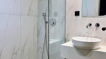 City Nest Double/Twin | Salle de bain | Articles de toilette gratuits, sèche-cheveux, bidet, serviettes fournies
