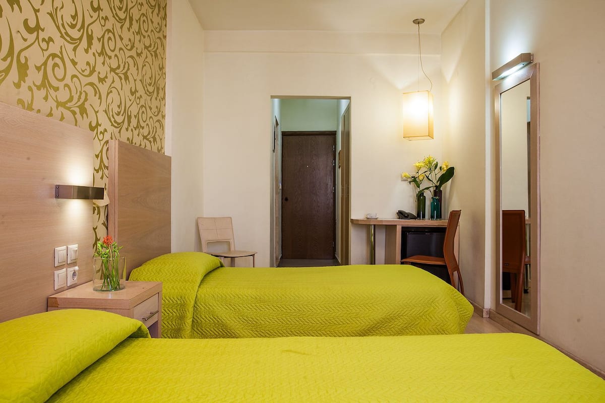 Chambre Triple Standard | Literie hypoallergénique, coffres-forts dans les chambres, bureau
