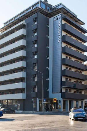 Property entrance. Hotel Rotonda