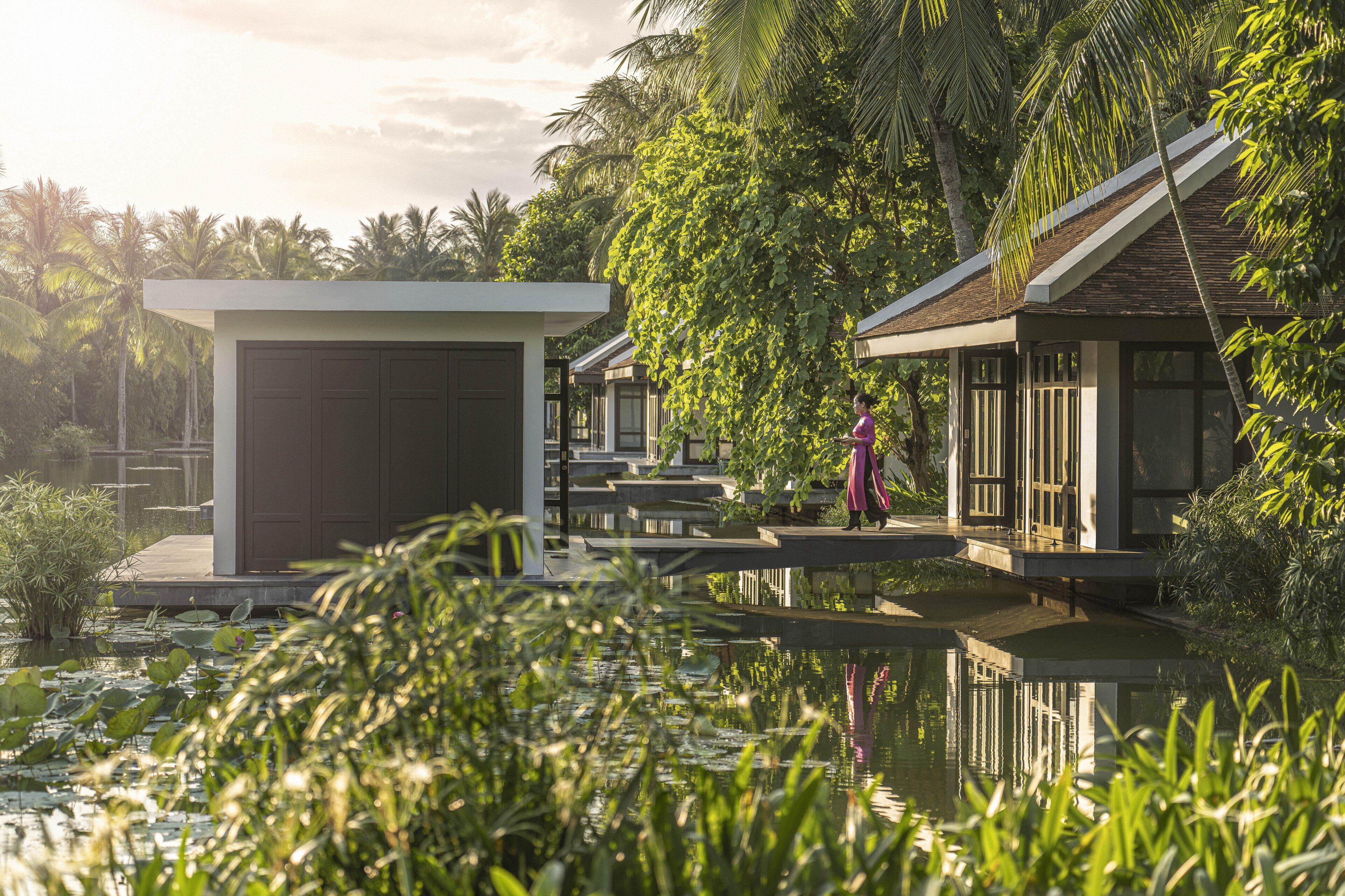 hot tub, body treatments, aromatherapy, facials, ayurvedic treatments