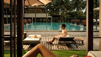 3 outdoor pools, open 7:00 AM to 6:00 PM, pool umbrellas, pool loungers