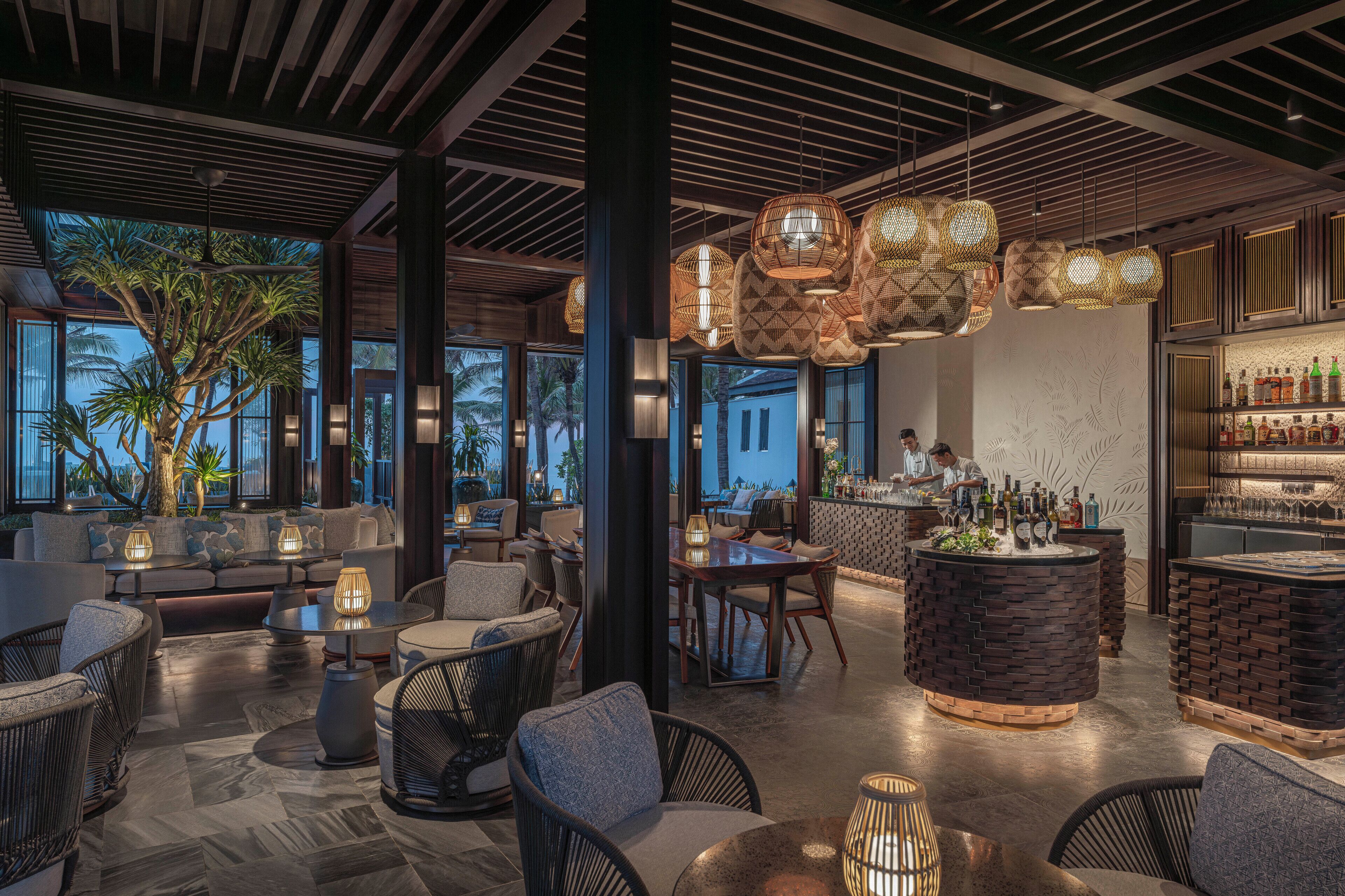 3 restaurants; breakfast, lunch and dinner served 