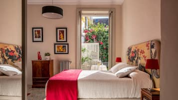 Caja de seguridad en la habitación, wifi gratis y ropa de cama