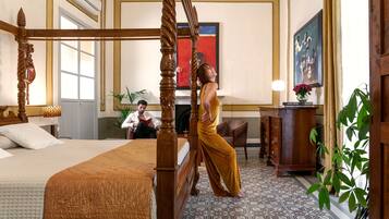 Suite Junior, 1 chambre | Coffres-forts dans les chambres, Wi-Fi gratuit, draps fournis