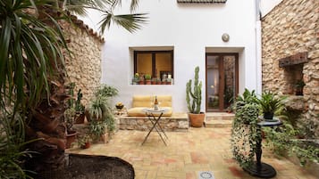 Signature Apartment, Annex Building | Terrace/patio