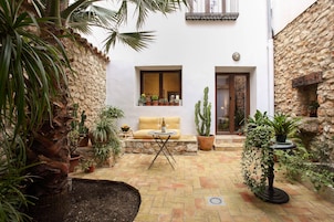 Signature Apartment, Annex Building | Teres/patio