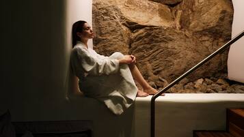 Couples treatment rooms, body treatments, body wraps, body scrubs