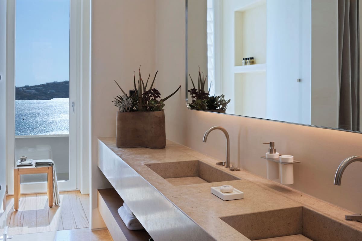 the coast grand suite with pool | premium bedding, minibar, free wifi, bed sheets