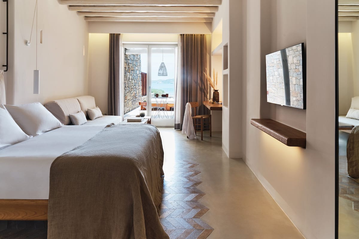 The Coast Beachfront Suite with Jetted Tub | 高档床上用品、迷你吧、免费 WiFi、床单