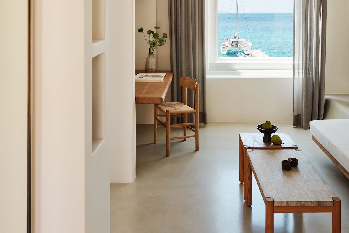 The Coast Beachfront Suite with Plunge Pool | 高档床上用品、迷你吧、免费 WiFi、床单