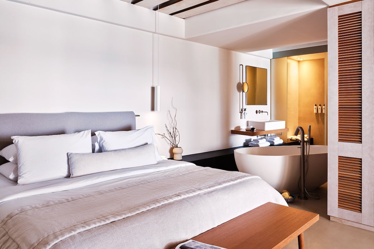 Bill&Coo Suite with Infinity Pool and Sea View | 高档床上用品、迷你吧、免费 WiFi、床单