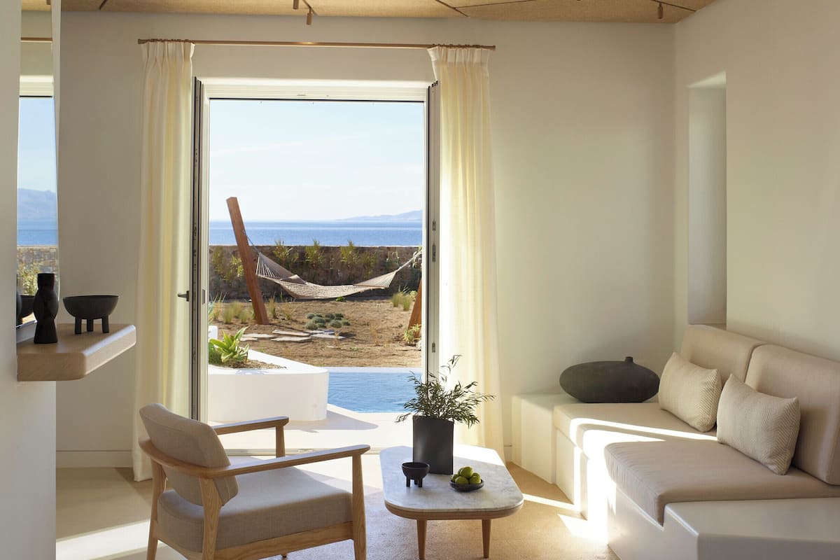 Bill&Coo Two Bedroom Villa with Pool | Área de estar | TV de tela plana