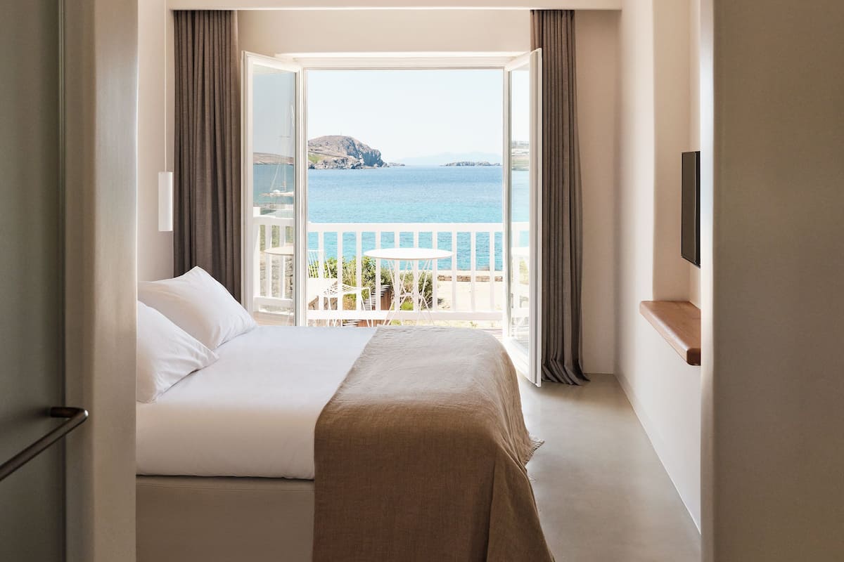 The Coast Beachfront Junior Suite | 高档床上用品、迷你吧、免费 WiFi、床单