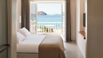The Coast Beachfront Junior Suite | Premium bedding, minibar, free WiFi, bed sheets