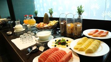 Daily buffet breakfast (INR 550 per person)
